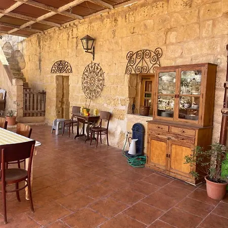 Il-harruba Farmhouse Holiday home *
