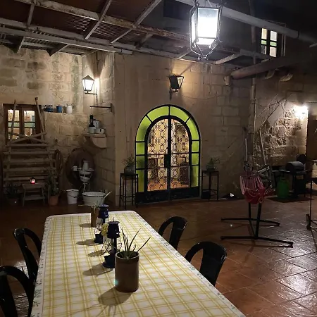 Il-harruba Farmhouse